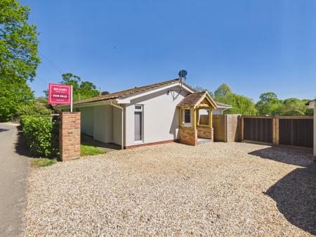 5 bedroom Bungalow for sale in New Road, Little London, RG26