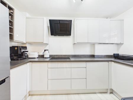 2 bedroom Semi-detached house for sale in Farringdon Way, Tadley, RG26