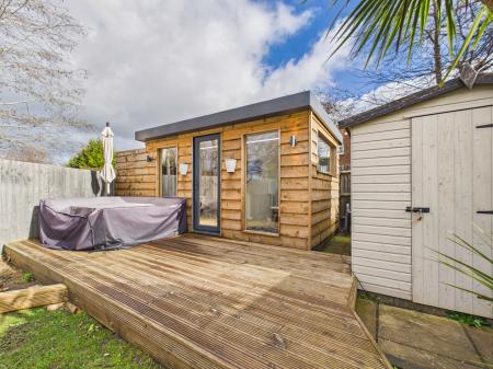 2 bedroom Semi-detached house for sale in Farringdon Way, Tadley, RG26