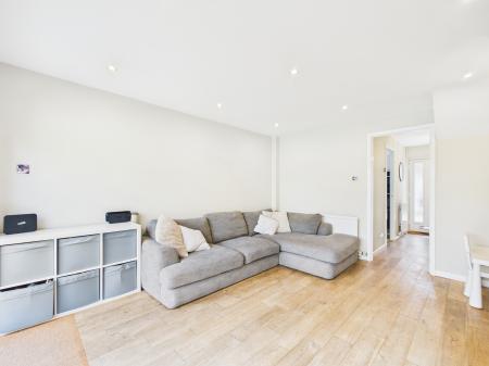 2 bedroom Semi-detached house for sale in Farringdon Way, Tadley, RG26