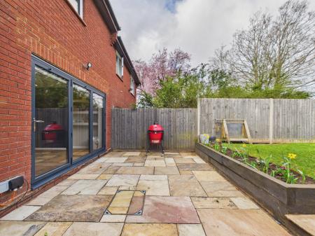 2 bedroom Semi-detached house for sale in Farringdon Way, Tadley, RG26