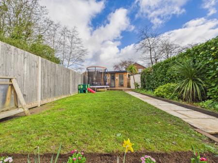 2 bedroom Semi-detached house for sale in Farringdon Way, Tadley, RG26