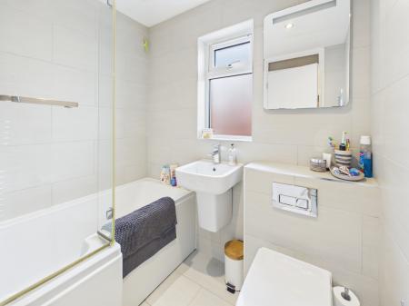 2 bedroom Semi-detached house for sale in Farringdon Way, Tadley, RG26