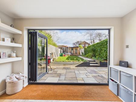 2 bedroom Semi-detached house for sale in Farringdon Way, Tadley, RG26