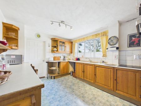 5 bedroom Detached house for sale in Pound Green, Baughurst, RG26