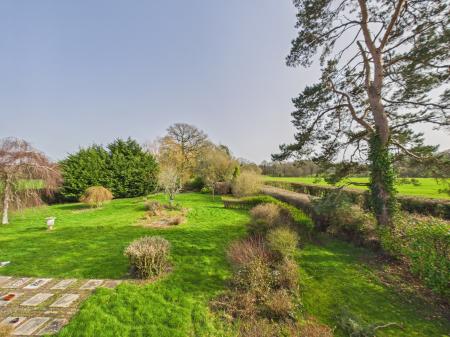 5 bedroom Detached house for sale in Pound Green, Baughurst, RG26