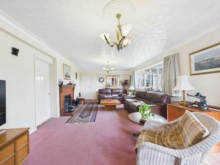 5 bedroom Detached house for sale in Pound Green, Baughurst, RG26