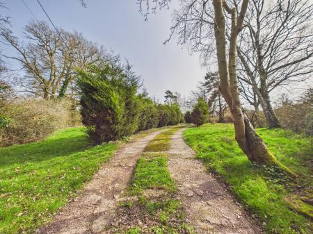 5 bedroom Detached house for sale in Pound Green, Baughurst, RG26