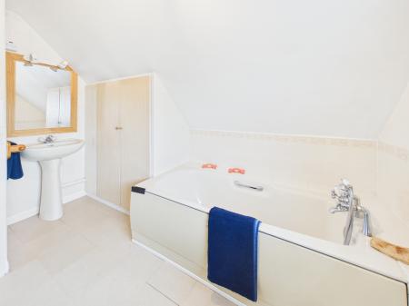 5 bedroom Detached house for sale in Pound Green, Baughurst, RG26