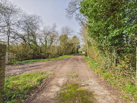 5 bedroom Detached house for sale in Pound Green, Baughurst, RG26