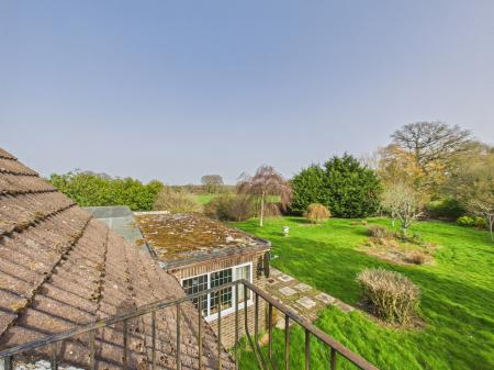 5 bedroom Detached house for sale in Pound Green, Baughurst, RG26