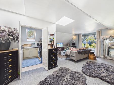 1 bedroom Flat for sale in Bucklebury Place, Bucklebury, RG7