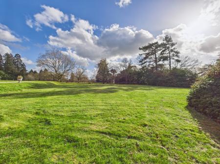 1 bedroom Flat for sale in Bucklebury Place, Bucklebury, RG7