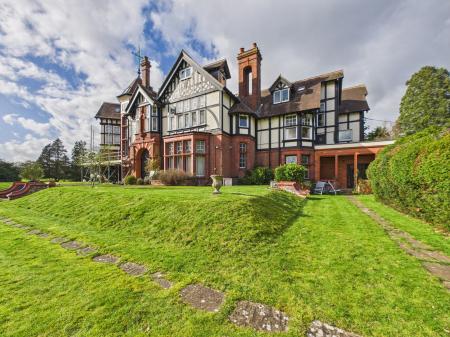 Bucklebury Place, Bucklebury, RG7