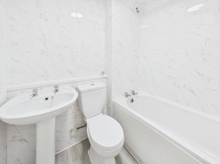 1 bedroom Studio flat to let in Mortimer Gardens, Tadley, RG26