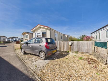 2 bedroom Park home for sale in Meadow Park, Sherfield-On-Loddon, RG27