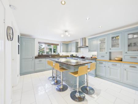 5 bedroom Detached house for sale in Bramley Green Road, Bramley, RG26