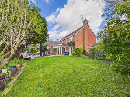 5 bedroom Detached house for sale in Bramley Green Road, Bramley, RG26