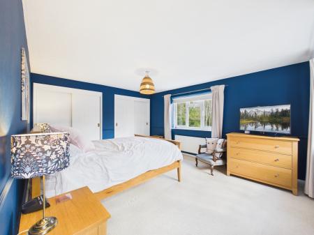 5 bedroom Detached house for sale in Bramley Green Road, Bramley, RG26