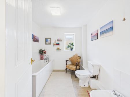 5 bedroom Detached house for sale in Bramley Green Road, Bramley, RG26