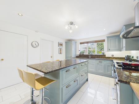 5 bedroom Detached house for sale in Bramley Green Road, Bramley, RG26