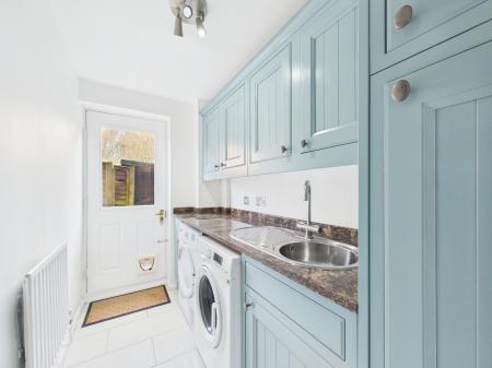 5 bedroom Detached house for sale in Bramley Green Road, Bramley, RG26