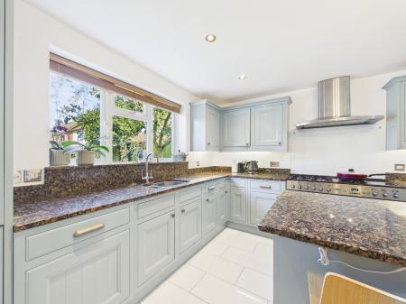 5 bedroom Detached house for sale in Bramley Green Road, Bramley, RG26