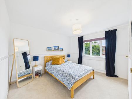 5 bedroom Detached house for sale in Bramley Green Road, Bramley, RG26