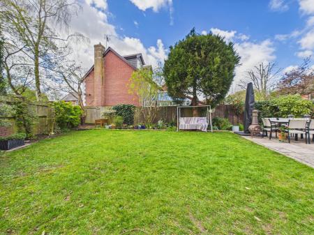 5 bedroom Detached house for sale in Bramley Green Road, Bramley, RG26