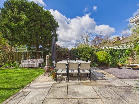 5 bedroom Detached house for sale in Bramley Green Road, Bramley, RG26