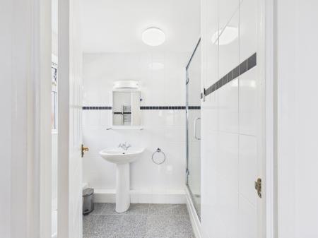 5 bedroom Detached house for sale in Bramley Green Road, Bramley, RG26