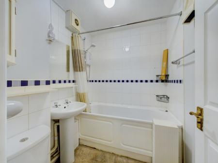 1 bedroom Flat to let in Christy Court, Tadley, RG26