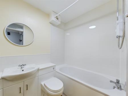 2 bedroom Ground floor flat to let in Christy Court, Tadley, RG26