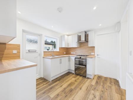 2 bedroom Park home for sale in SherfieldonLoddon, Hook, RG27