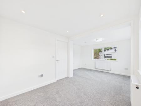 2 bedroom Park home for sale in SherfieldonLoddon, Hook, RG27