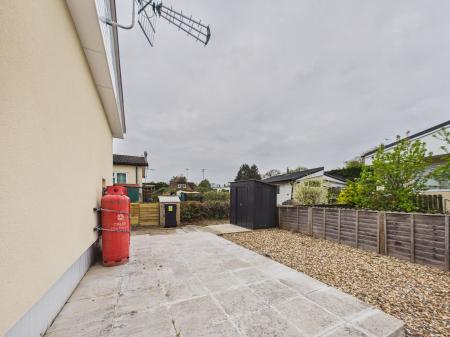 2 bedroom Park home for sale in SherfieldonLoddon, Hook, RG27