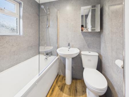 2 bedroom Park home for sale in SherfieldonLoddon, Hook, RG27