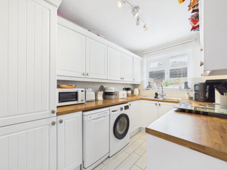 2 bedroom Bungalow for sale in West Street, Tadley, RG26