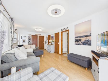 2 bedroom Bungalow for sale in West Street, Tadley, RG26