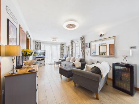 2 bedroom Bungalow for sale in West Street, Tadley, RG26