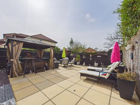 2 bedroom Bungalow for sale in West Street, Tadley, RG26