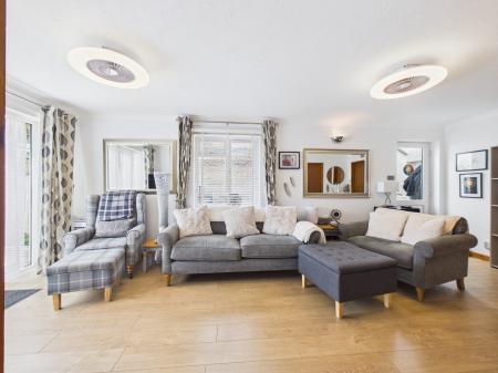 2 bedroom Bungalow for sale in West Street, Tadley, RG26