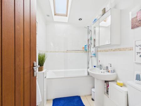 2 bedroom Bungalow for sale in West Street, Tadley, RG26