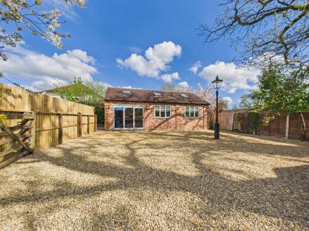 1 bedroom Detached bungalow for sale in West Street, Tadley, RG26