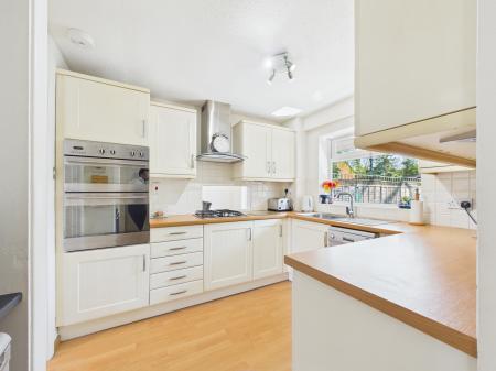 3 bedroom Semi-detached house for sale in Longbridge Road, Bramley, RG26