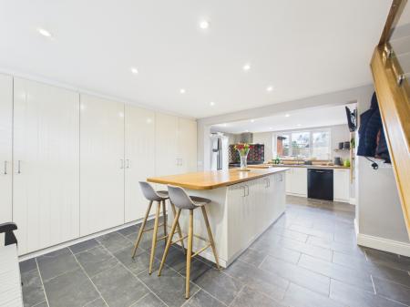 5 bedroom Semi-detached house for sale in West Heath Road, Baughurst, RG26