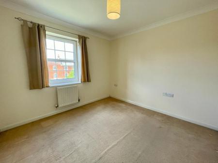 2 bedroom Flat to let in Compton Way, Sherfield-On-Loddon, RG27