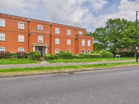 2 bedroom Flat to let in Compton Way, Sherfield-On-Loddon, RG27