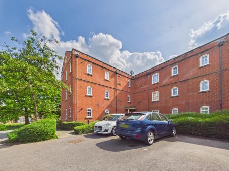 2 bedroom Flat to let in Compton Way, Sherfield-On-Loddon, RG27