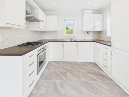 2 bedroom Flat to let in Compton Way, Sherfield-On-Loddon, RG27